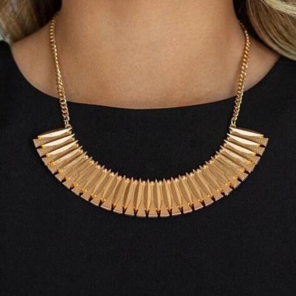 SoHo Style Gold Tone Necklace & Earrings - Picture 4 of 4